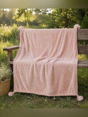 Opalhouse coral fleece blanket with tassels 50”x60”